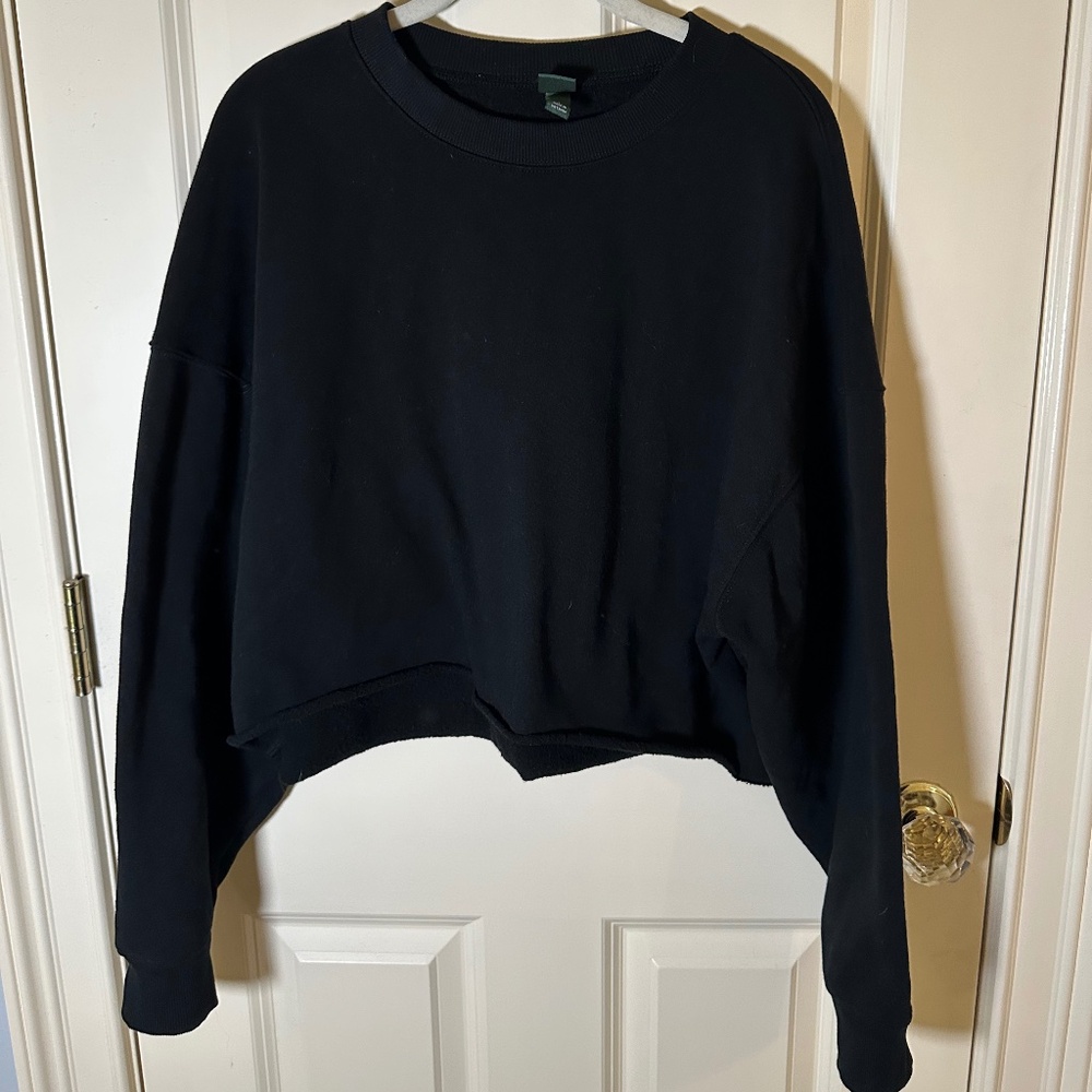 Wild Fable Black Cropped Crew Sweatshirt